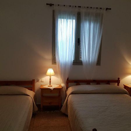 Theo'S Vacation Home Скирос Екстериор снимка