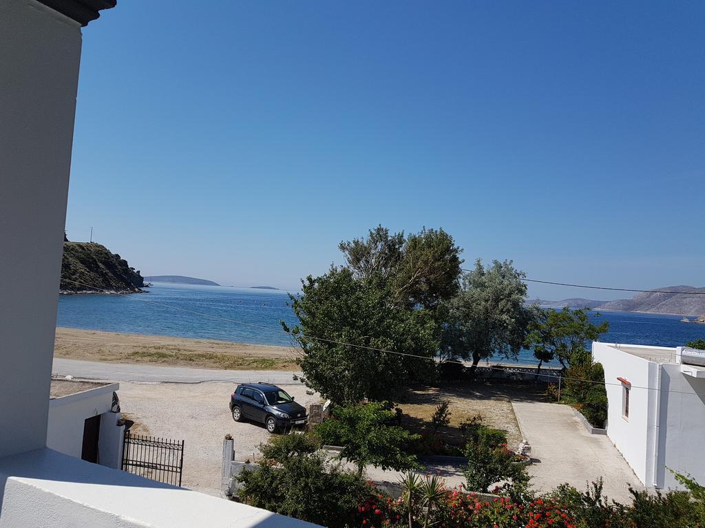 Theo'S Vacation Home Скирос Екстериор снимка