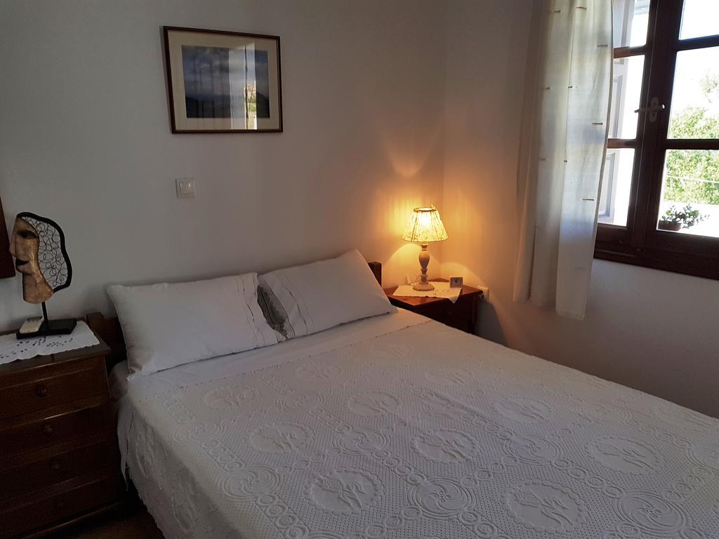 Theo'S Vacation Home Скирос Екстериор снимка