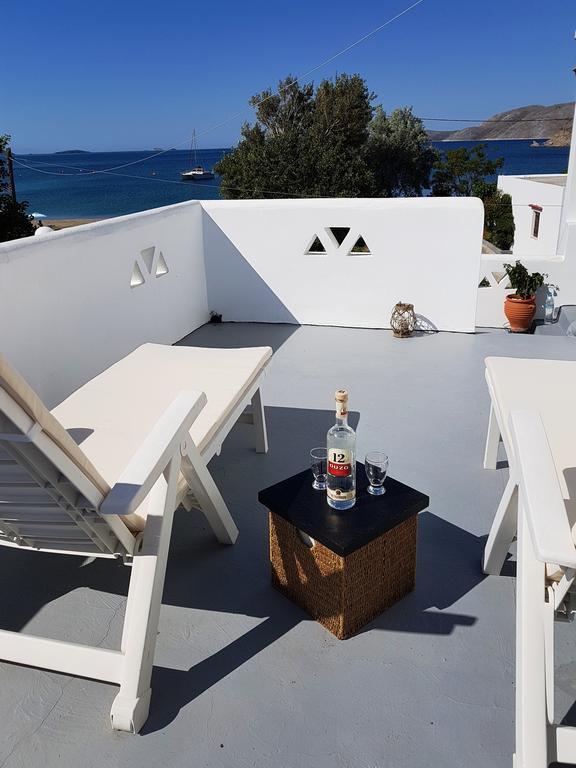Theo'S Vacation Home Скирос Екстериор снимка