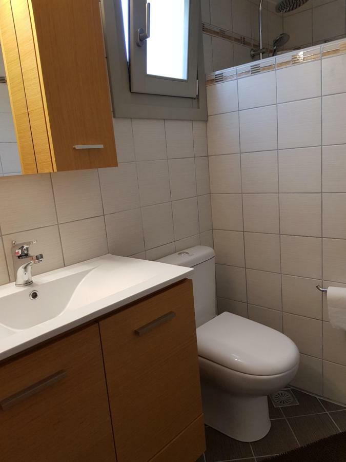 Theo'S Vacation Home Скирос Екстериор снимка