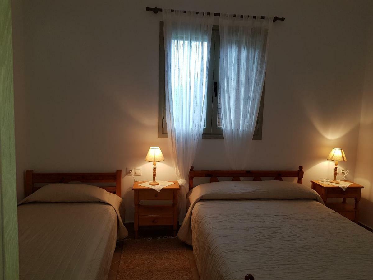 Theo'S Vacation Home Скирос Екстериор снимка